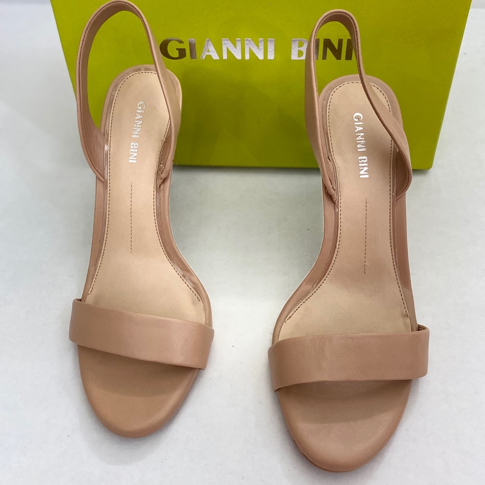 Tan Sandals Gianni Bini